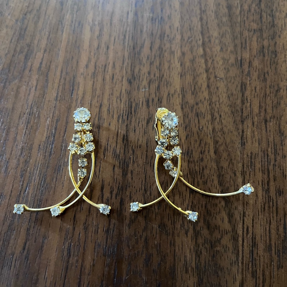 Vintage Womens Golden clip on earrings